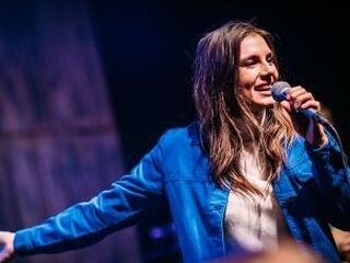 Waarom Maan het belangrijk vindt om de vrijheid te vieren