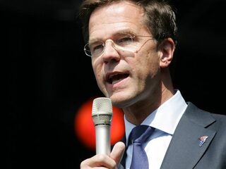Waarom premier Rutte verantwoordelijk is voor Griekenland-reis koning