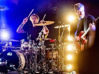 Emmely brengt een ode aan Kensington-drummer Niles Vandenberg
