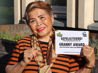 Oma Roos laatste genomineerde Granny Award 2018