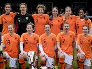 Oud-aanvoerster Daphne Koster niet jaloers op aandacht voor Oranjevrouwen