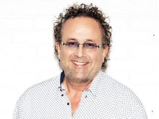 Van Velthuysen roept Tweede Kamer op: bedrijf eens politiek!