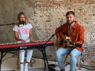 Suzan & Freek live met 'Als Het Avond Is' op het NPO Radio 2 Koningsdagfestival