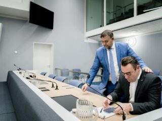 Wordt er in de Nederlandse politiek en gerechtelijk met twee maten gemeten?