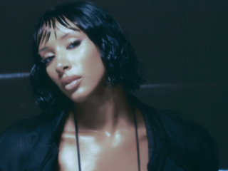 Nieuw in de playlist: If This Is Love van Naomi Sharon