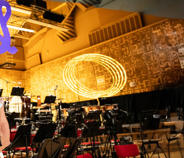 Luister naar de optredens