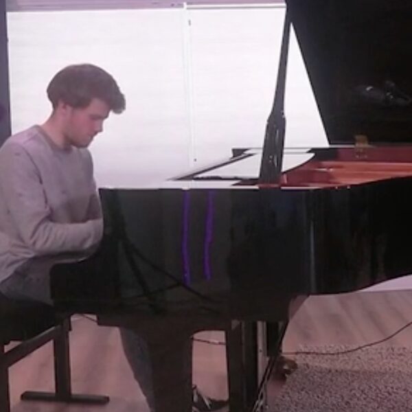 Vrij Spel: Jorian van Nee vs. Purcell