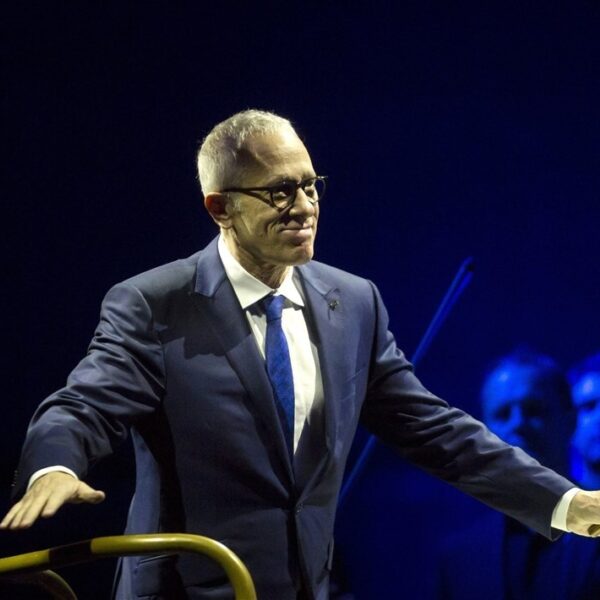 Nieuwe release van soundtrack 'Dinosaur' met niet eerder uitgebrachte muziek van James Newton Howard