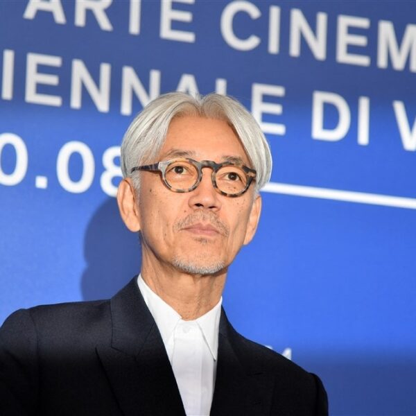 Beluister Sakamoto door Alexandre Kordzaia en Asko|Schönberg