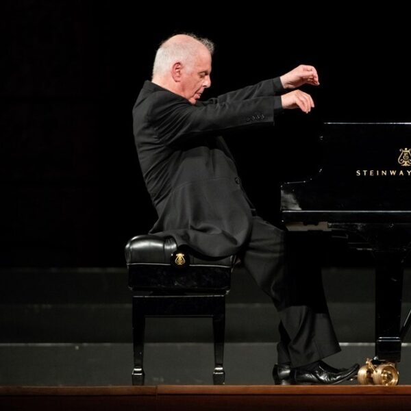 Pianist Daniel Barenboim en Rotterdams Phiharmonisch Orkest o.l.v. Lahav Shani