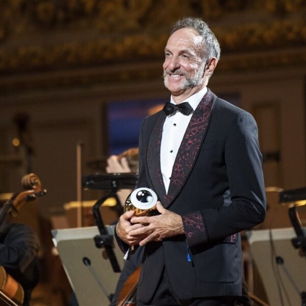 Soundtrack 'World Without End' uit 2012 eindelijk te beluisteren