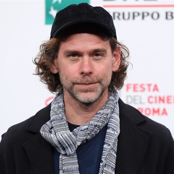 Bryce Dessner maakt muziek bij docu 'In Waves and War'