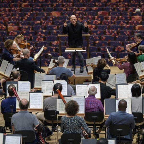 Amerikaanse musici steunen hoornist in uitspreken seksueel misbruik New York Philharmonic