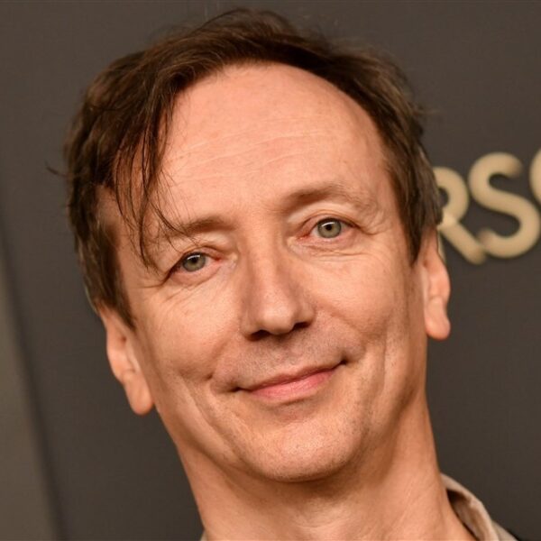 Volker Bertelmann maakt muziek voor thriller 'The Amateur'