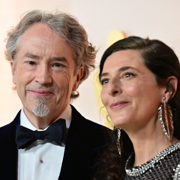 Deze muziek van Carter Burwell hoor je in de komedie 'Honey Don’t!'