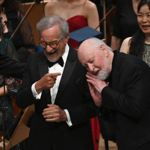 Zo klinkt John Williams' nieuwe soundtrack voor Spielbergs 'Disclosure Day'