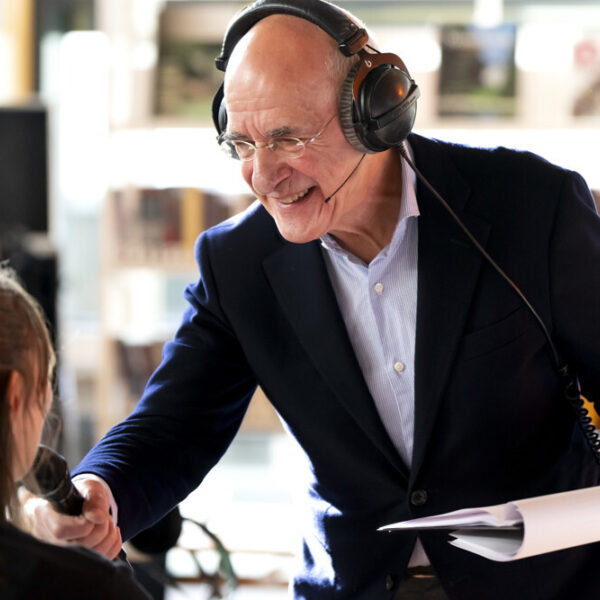 Frits Spits presenteert zijn laatste Groot Dictee: 'Volgend jaar doe ik mee vanaf de bank'