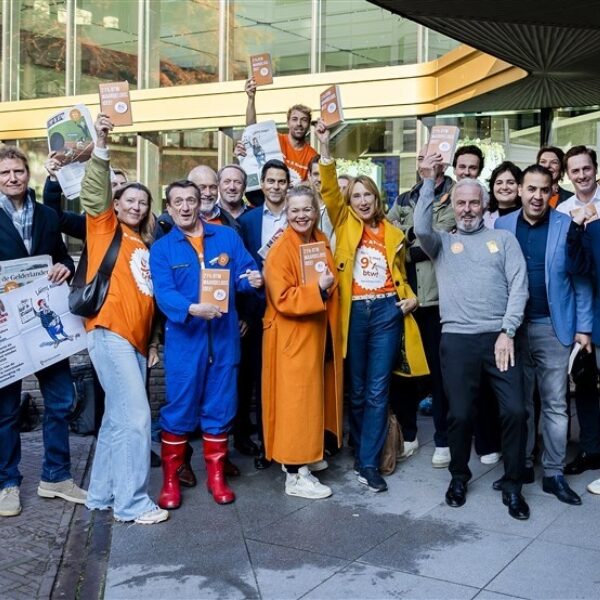 Protesten tegen btw-verhoging gaan door, overleg in Kamer uitgesteld