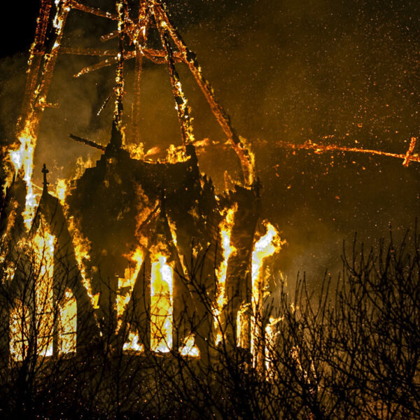 Brand in Vondelkerk: concertpodium verloren?