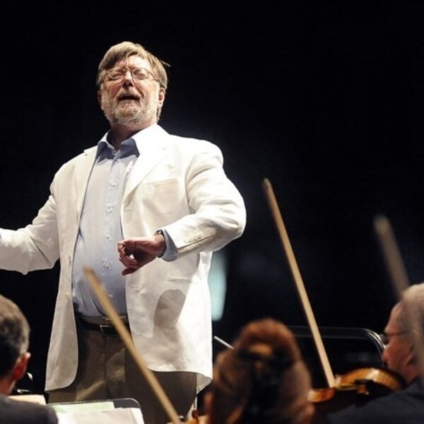 Dirigent Sir Andrew Davis op 80-jarige leeftijd overleden