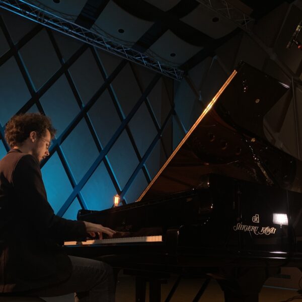 Can Çakmur speelt Liszt, Schubert en Say