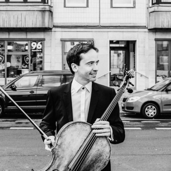 Karina Canellakis dirigeert Sjostakovitsj 5