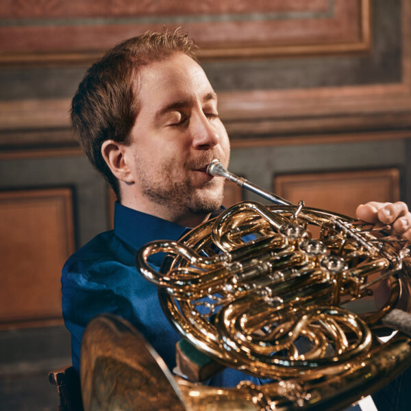 Felix Klieser speelt hoornconcerten van Mozart en Strauss