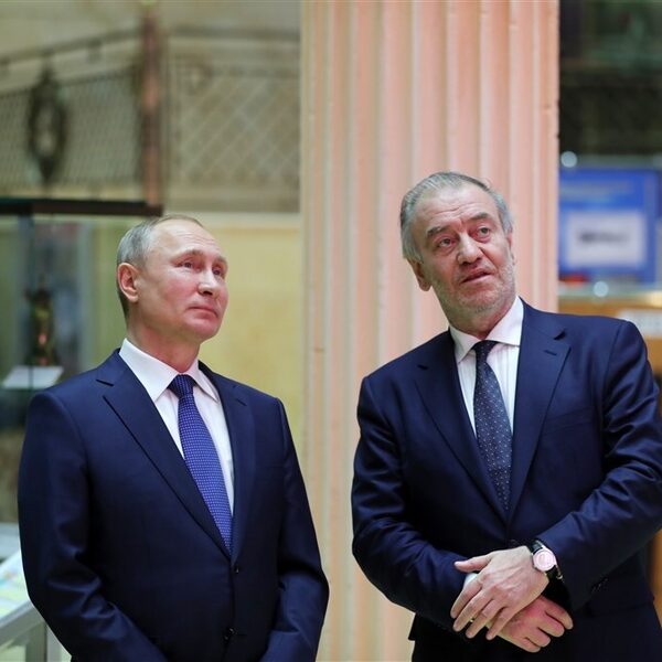 Dirigent en Poetinvriend Gergiev uitgenodigd in Spaanse concertserie die EU-geld uit coronaherstelfonds ontvangt