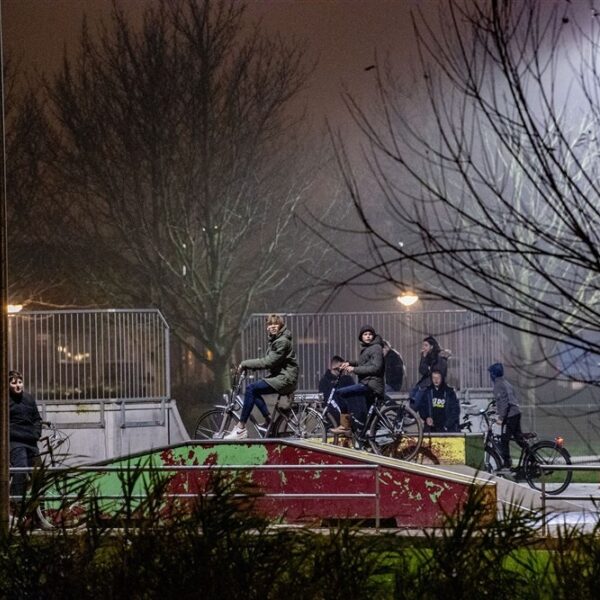 Klassieke muziek tegen hangjongeren: afschrikken of kalmeren?