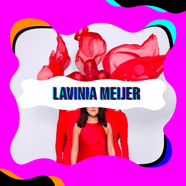 Lavinia Meijer speelt wintersprookje op de harp