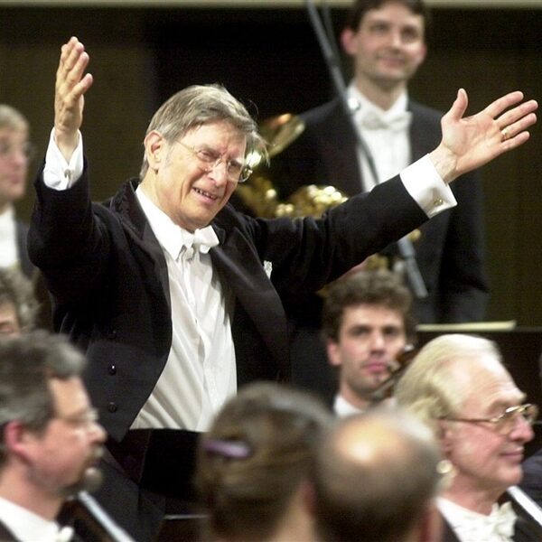 Dirigent Herbert Blomstedt gevallen en zegt concerten af