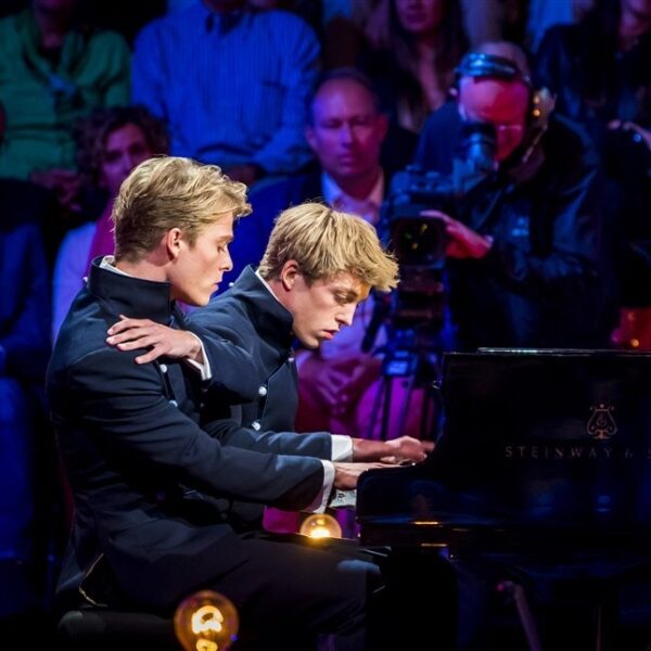 Lucas en Arthur Jussen over pianospelen én zingen: 'Onder de douche!'