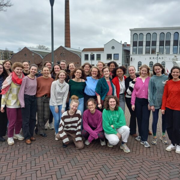 Langs bij het Nationaal Vrouwen Jeugdkoor: 'Het draait om plezierig muziek maken'