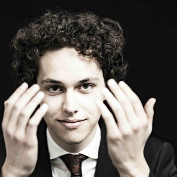 Nikola Meeuwsen speelt Rachmaninoffs Pianoconcert nr. 2