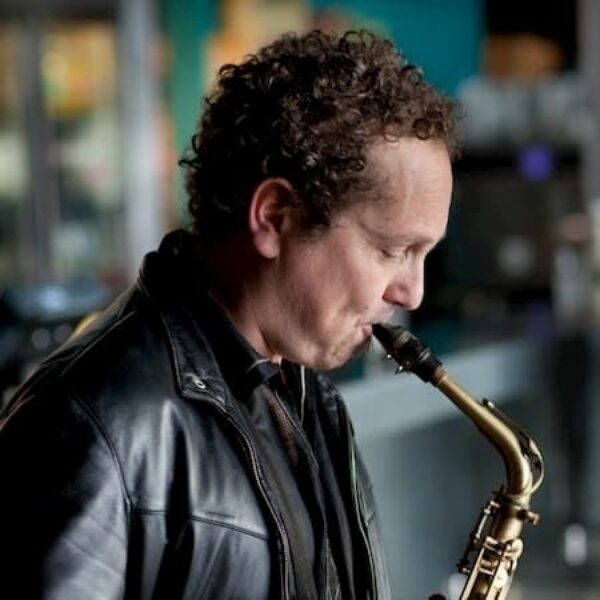 Saxofonist Olaf Zwetsloot bij Bijlmer Klassiek