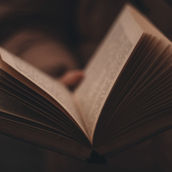 Dit zijn de genomineerden voor de 'De Grote Poëzieprijs 2023'