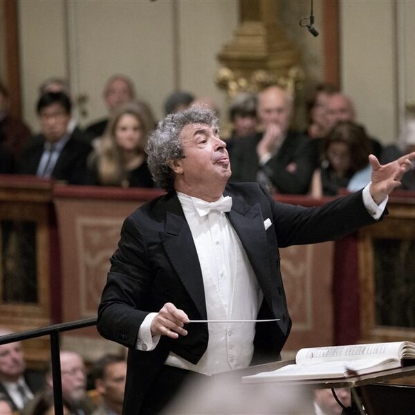 Bychkov leidt Glanert en Mendelssohn