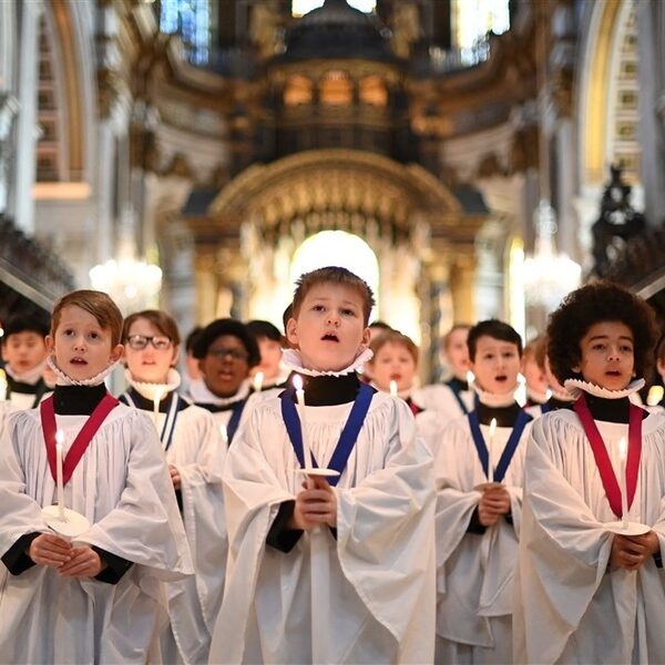 Meisjes mogen meezingen in St. Paul's Cathedral Choir