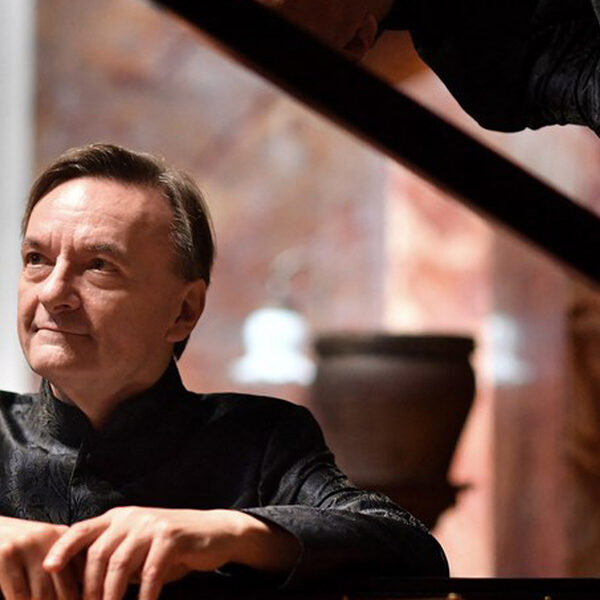 Pianist en componist Stephen Hough nu 'Sir Stephen Hough'