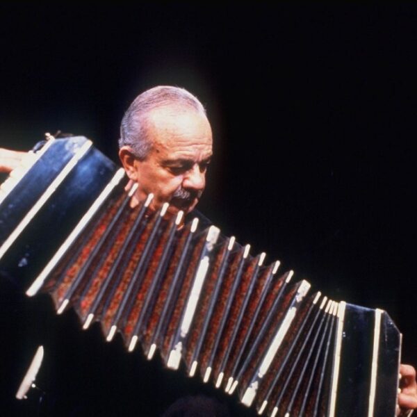 Optreden in Muziekcentrum Vredenburg - triomf voor tangokoning Astor Piazzolla