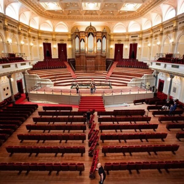 Protest bij het Concertgebouw vanwege annuleren Chanoeka-concert