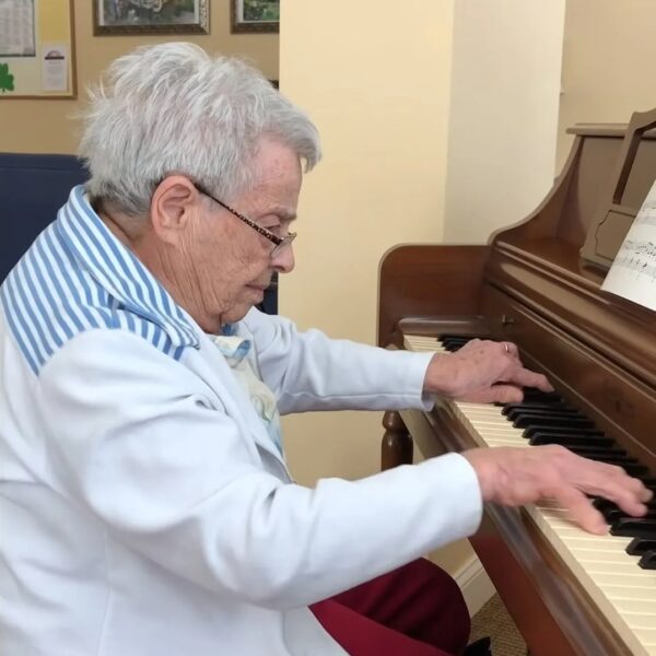 92-jarige vrouw met dementie speelt Beethovens Mondscheinsonate