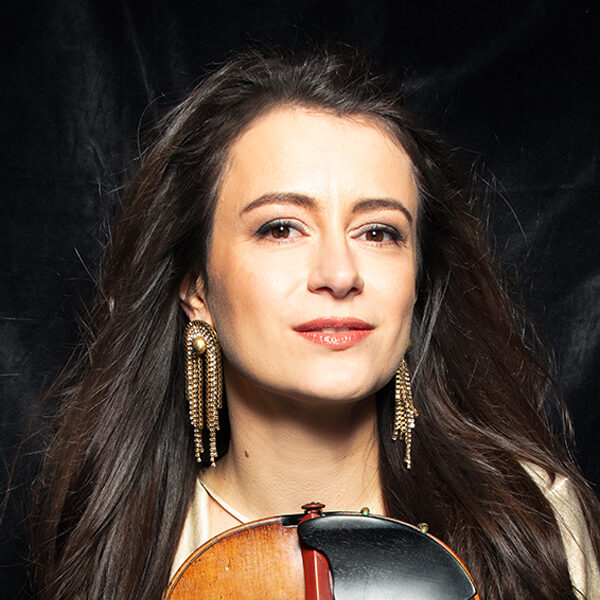 Liya Petrova speelt Nielsen