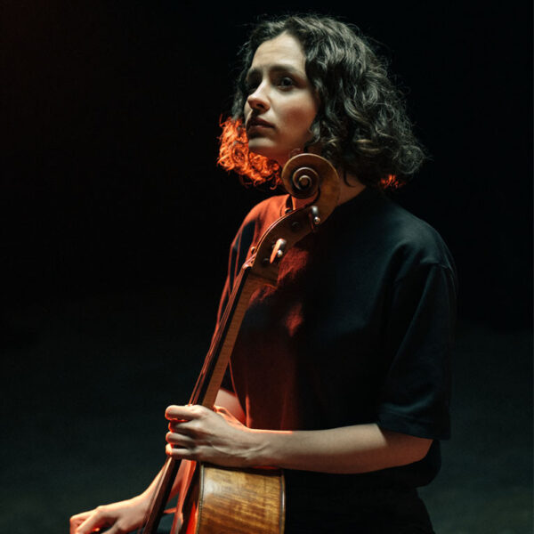 Cellist Anastasia Kobekina speelt Vivaldi