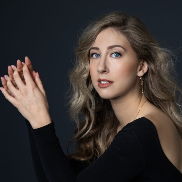 Elisabeth Hetherington zingt verhalende volksliedjes
