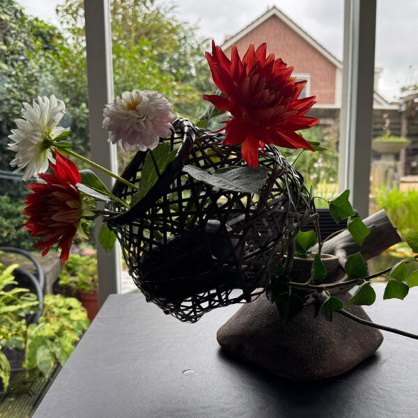 Zo maak je Japanse bloemsierkunst op klassieke muziek