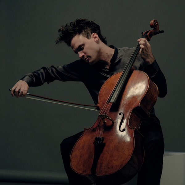 Leonard Elschenbroich speelt Elgars Celloconcert