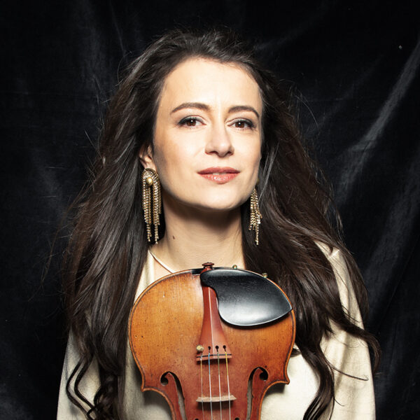 Liya Petrova speelt Nielsen