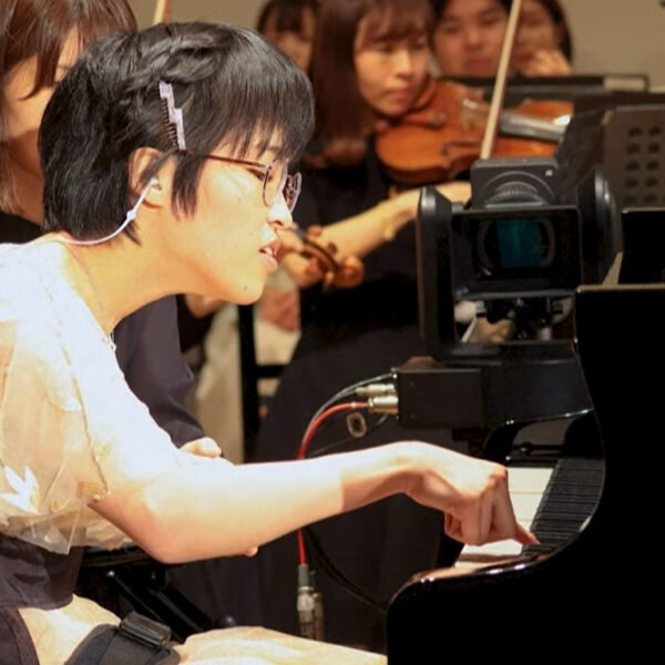 AI helpt mensen met een beperking piano spelen