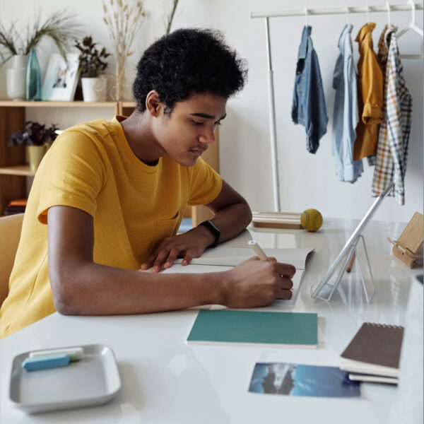 Efficiënt studeren: 4 tips van onderwijspsycholoog Martine Baars